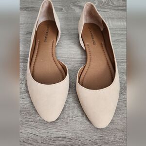 LUCKY BRAND  IVORY COLOR WOMANS SHOES SIZE 8,5M PERFECT CONDITION.